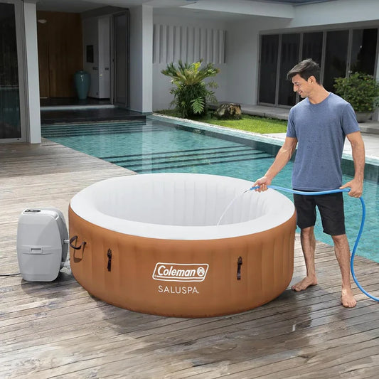 Jacuzzi avec éclairage LED d'ambiance et jets massants à bulles .